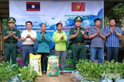 Cán bộ biên phòng được dân quý, dân tin