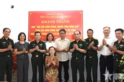 Tổng cục Hậu cần - Kỹ thuật trao 'Mái ấm công đoàn, nghĩa tình đồng đội' tặng người lao động khó khăn
