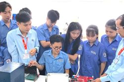 Đổi mới đào tạo để sát thị trường lao động