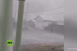 Video bão Dolphin quét qua Nhật Bản, hơn 50.000 tòa nhà mất điện