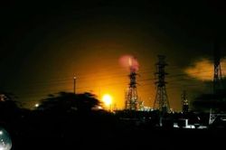 Cơ sở hạ tầng dầu khí và công nghiệp lớn ở Saudi Arabia bị tấn công