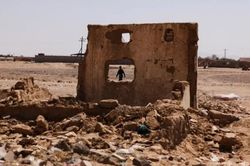 Yemen pháo kích lực lượng Houthi trên nhiều mặt trận