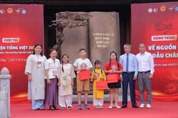 Kiều bào trẻ về thăm quê Bác, kết nối cội nguồn và thêm yêu tiếng quê hương