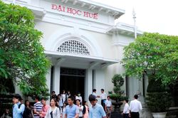 Đại học Huế c&ocirc;ng bố điểm tr&uacute;ng tuyển: Sư phạm Tiếng Anh 28,26 điểm
