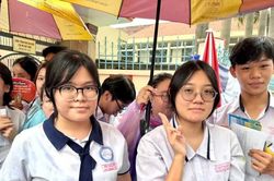 Loạt trường đại học 'hot' công bố điểm chuẩn hôm nay, thí sinh hồi hộp chờ kết quả