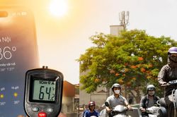 Hà Nội nóng hầm hập, mặt đường có lúc vượt 64 độ C