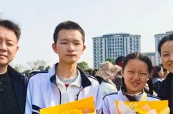 Hai anh em cùng đỗ đại học top đầu, em gái 15 tuổi không nhận là 'thần đồng'