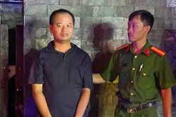 Cảnh sát vây bắt nghi phạm liên quan vụ giết người đang chạy trốn trên quốc lộ