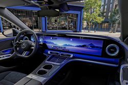 CEO Mercedes-Benz thừa nhận những sai lầm với màn hình cảm ứng