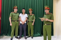 Phê chuẩn khởi tố chủ cửa hàng bán hơn 1.100 đôi giày giả nhãn hiệu