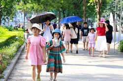 Thời tiết ngày 9/8: Bắc Bộ, Trung Bộ nắng nóng, có nơi trên 37 độ C