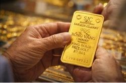 Giá vàng thế giới tăng hơn 300 USD/ounce trong tuần qua, rủi ro ngắn hạn vẫn lớn