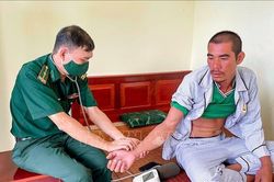 Cứu vớt ngư dân trôi dạt trên biển