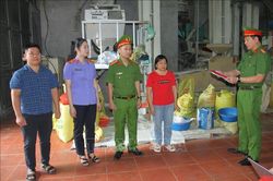 L&agrave;o Cai: Hơn 22 tấn gạo giả thương hiệu S&eacute;ng C&ugrave; Mường Khương, 2 đối tượng bị khởi tố