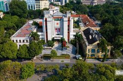 Hà Nội xem xét miễn nhiễm chức vụ Ủy viên UBND đối với 11 giám đốc sở ngành