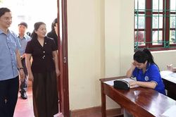 Tuy&ecirc;n Quang tạm đ&igrave;nh chỉ gi&aacute;m đốc Sở GD-ĐT trước kỳ thi lại THPT