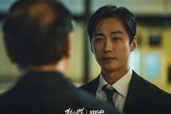 Namkoong Min lạnh lùng đối đầu với bố vợ trong phim Người chồng 'The Husband'