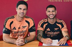 Arsenal thể hiện tham vọng lớn sau chức vô địch Premier League