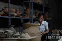 Người gom nhặt mảnh vỡ thời gian