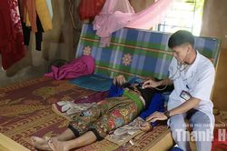 Thầy thuốc nơi bản xa