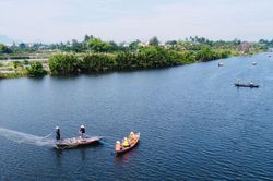Lời hò hẹn nơi phía nửa dòng sông