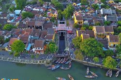 Nắng thơm lòng phố Hội