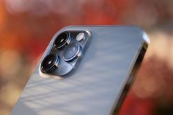 So sánh iPhone 12 Pro Max, iPhone 14 Plus và iPhone 16e cho học sinh sinh viên
