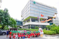 [Chùm ảnh] Dàn cầu thủ 'nhí' hào hứng tham quan, trải nghiệm tại Công ty cổ phần Chăn nuôi C.P. Việt Nam