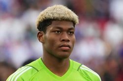 PSG chi 35 triệu euro chiêu mộ thủ môn Zion Suzuki từ Parma nhưng vướng bài toán suất bắt chính