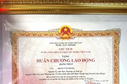 Đồng chí Phan Văn Đăng được tặng Huân chương Lao động hạng Nhất