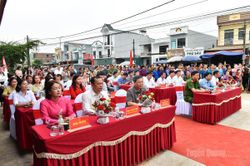 Chủ tịch HĐND tỉnh Nguyễn Văn Sơn dự khai trương 'Chợ phiên, chợ số' xã Hồng Thái