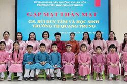 GS.TS Bùi Duy Tâm: Mặc áo dài là thể hiện lòng tự trọng và niềm tự hào dân tộc!