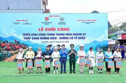 “Thắp sáng đường biên - Đường cờ Tổ quốc”: Sứ mệnh thiêng liêng và dấu ấn xung kích của tuổi trẻ nơi phên dậu Tổ quốc “Thắp sáng đường biên - Đường cờ Tổ quốc”: Sứ mệnh thiêng liêng và dấu ấn xung kích của tuổi trẻ nơi phên dậu Tổ quốc