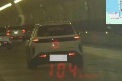 Xử lý hàng loạt phương tiện vận tải chạy quá tốc độ trong hầm Hải Vân