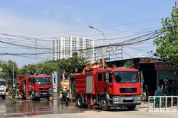 Hà Nội: 'Bà hỏa' ghé cửa hàng phế liệu ở đường 25m