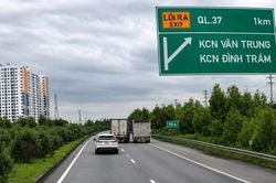 Lái xe tải lạng lách, chèn ép xe khác trên cao tốc bị phạt nặng