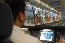 Một ngày trong buồng lái Metro: Lặng thầm nối những nhịp vui