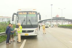 Phạt 14 triệu xe không kinh doanh, chở khách thu tiền
