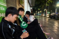 Thức khuya và 'cuộc sống về đêm' của tuổi mới lớn: Cái giá không nhỏ cho sức khỏe