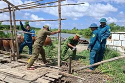 'Ngày thứ Bảy tình nguyện' ý nghĩa của Công an xã Phan Ngọc Hiển