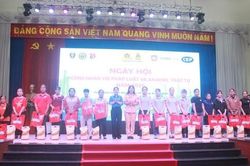 TPHCM: S&ocirc;i nổi, &yacute; nghĩa 'Ng&agrave;y hội c&ocirc;ng nh&acirc;n với ph&aacute;p luật v&agrave; an ninh, trật tự'