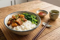 Tưởng ăn cơm buổi sáng sẽ 'nặng bụng', chuyên gia dinh dưỡng nói điều bất ngờ
