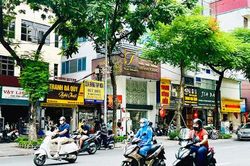 Bắc Bộ oi n&oacute;ng, độ ẩm kh&ocirc;ng kh&iacute; giảm thấp
