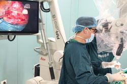 Đau đầu nhiều năm, người đàn ông 53 tuổi đi khám phát hiện u tuyến yên