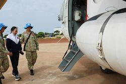 Quân y Việt Nam chuyển tuyến bệnh nhân bằng trực thăng ở Nam Sudan