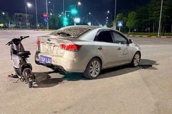 Va chạm ô tô tập lái trong đêm, thiếu niên 15 tuổi đi xe đạp điện tử vong