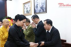 Phó Chủ tịch – Tổng Thư ký Hà Thị Nga viếng Chủ tịch Quốc hội Lào Saysomphone Phomvihane