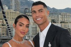 'Cú lừa' về đám cưới Ronaldo