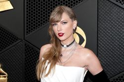 Ca sĩ tỷ phú Taylor Swift đọc gì?