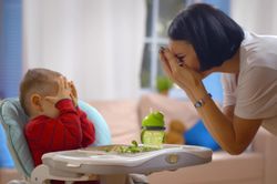 Vì sao trẻ có thể chơi trò 'ú òa' hàng chục lần không chán?